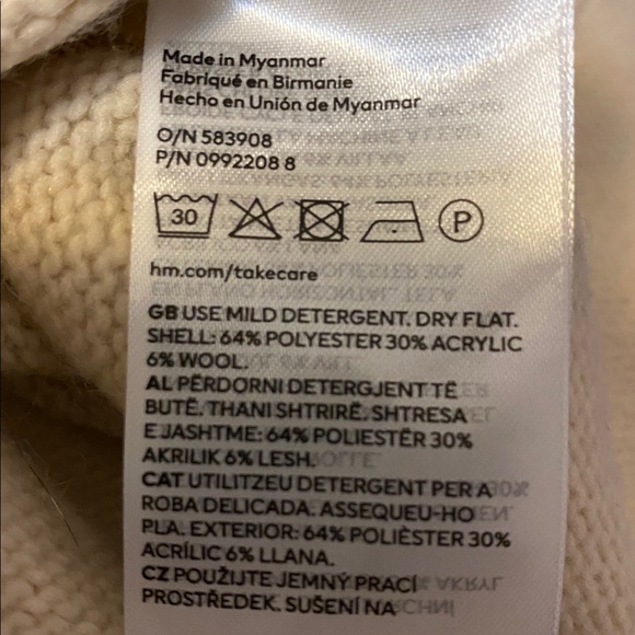 2/$25 🛍️ H&M Cream Oversized Turtleneck Neck Sweater - Picture 7 of 7